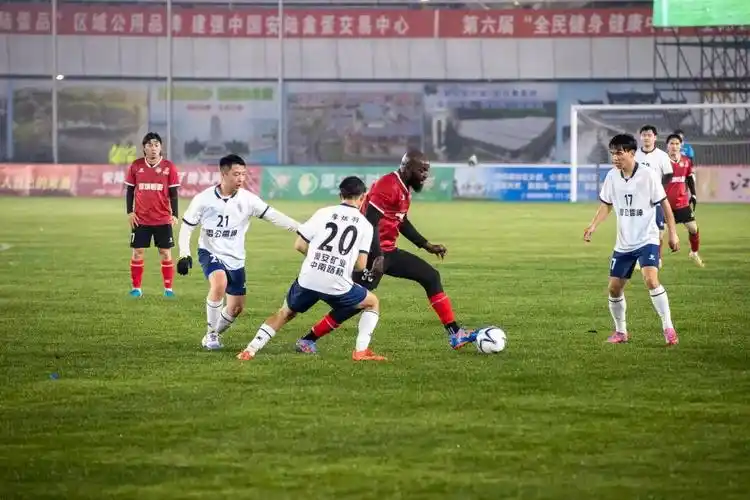 欧冠对决：利物浦 VS 巴塞罗那